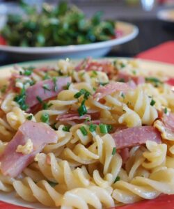 sonkás sajtos tészta húsvétre